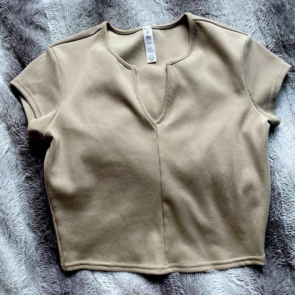 Alo Ribbed Cropped Savvy Short Sleeve